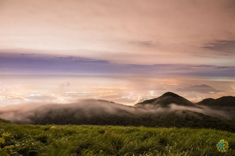台北景點推薦》大屯琉璃夜 美麗的琉璃光 雲海 夜景