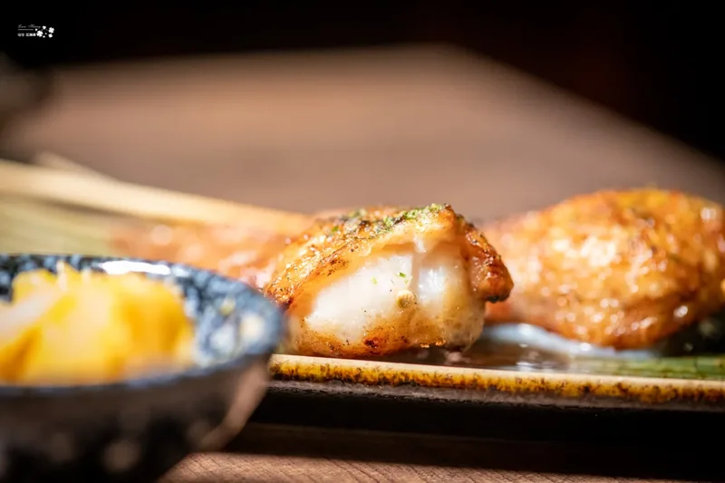炭吉郎居酒屋》板橋居酒屋推薦｜環狀線板新站串燒美食｜必點炭吉郎生牛肉與干貝雞翅