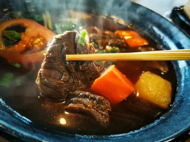 朝陽牛肉麵》一天只賣三小時的隱藏版牛肉麵｜桃園美食推薦