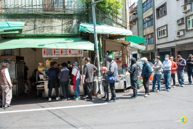 永樂街無名排隊燒肉飯》在地人才知道的美味便當｜桃園大廟永和市場美食推薦
