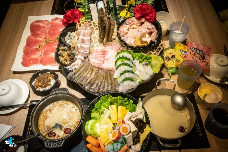 肉多多-桃園南崁店》火鍋第一品牌最狂排隊名店樂多多集團旗下肉多多，來桃園南崁開了｜肉多多菜單大升級｜桃園火鍋宵夜推薦