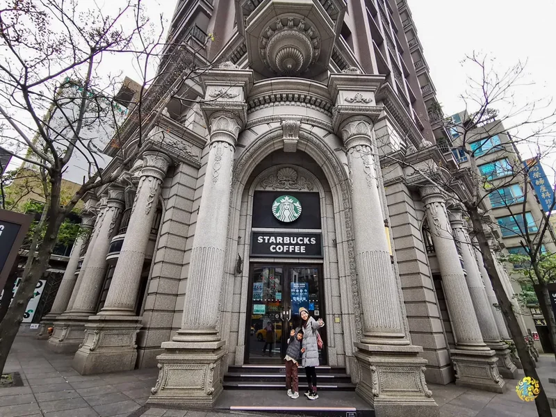桃園特色星巴克》STARBUCKS 星巴克桃園成功門市｜華麗氣派的巴洛克式歐風建築